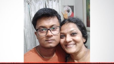 মায়ের সঙ্গে হৃদয়ঙ্গম ঋদ্ধ