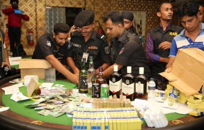 ফকিরাপুলের ইয়ংমেন্স ক্লাবে র&zwnj;্যাবের অভিযান 