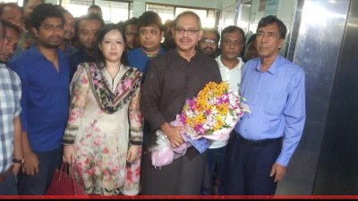 বিএসএমএমইউ)-তে খালেদা জিয়াকে দেখে আসার পর সাংবাদিকদের সঙ্গে কথা বলেন বিএনপি নেতারা 