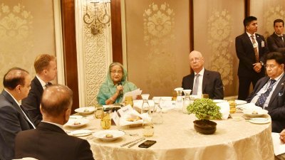 ওয়ার্ল্ড ইকোনমিক ফোরামের ইন্ডিয়া ইকোনমিক সামিটে বক্তব্য রাখেন প্রধানমন্ত্রী শেখ হাসিনা (ছবি: ফোকাস বাংলা)