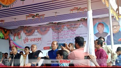 জনসভা শেষ না হওয়ায় নির্ধারিত সময়ে স্টেশনে পৌঁছতে পারেননি রেলমন্ত্রী