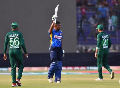 দানুস্কা গুনাথিলাকার সেঞ্চুরি উদযাপন