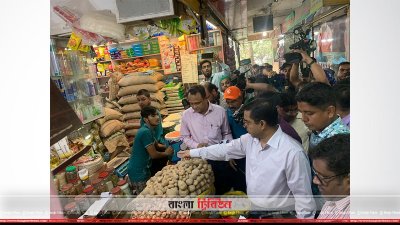 মেয়রকে দেখে পেঁয়াজের দাম কমলো, যেতেই বাড়লো কেজিতে ৪০ টাকা