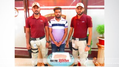ইয়াবাসহ আটক শাকিল মিয়া (মাঝে)