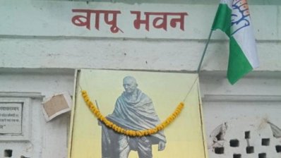 অহিংসা আন্দোলনের নেতৃত্ব দিয়েছেন মহাত্মা গান্ধী