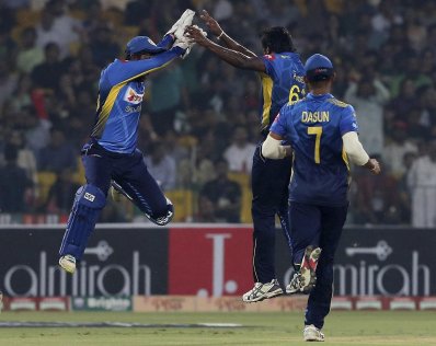 প্রদীপ নেন সর্বোচ্চ ৩ উইকেট