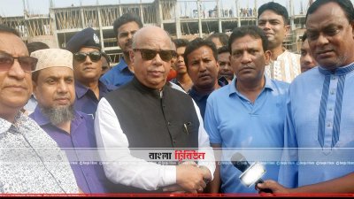কথা বলছেন মোহাম্মদ নাসিম (ছবি&ndash; প্রতিনিধি)