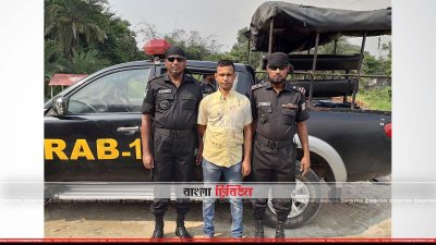 ভুয়া এসআই আটক