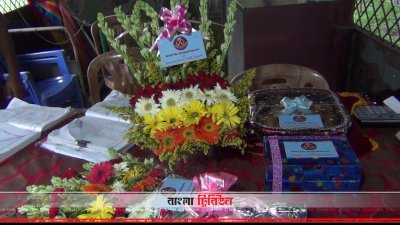 বিজিবিকে বিএসএফের মিষ্টি ও ফুল উপহার