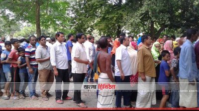 আবরারকে শেষবারের মতো দেখতে ও জানাজায় অংশ নিতে আসা মানুষের ঢল