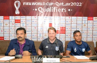 কাতারের মুখোমুখি হওয়ার আগে সংবাদ সম্মেলনে হালকা মেজাজেই ছিলেন বাংলাদেশের কোচ জেমি ডে
