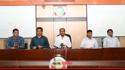 ডিএমপির মিডিয়া সেন্টারে সংবাদ সম্মেলনে বক্তব্য দেন মনিরুল ইসলাম