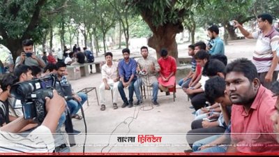 প্রেস ব্রিফিং করছেন অন্তর