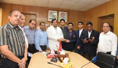তিন স্বর্ণজয়ীকে সংবর্ধনা দেন যুব ও ক্রীড়া প্রতিমন্ত্রী মো. জাহিদ আহসান রাসেল
