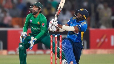 পাকিস্তানের বিপক্ষে দারুণ ইনিংস খেলেন ভানুকা