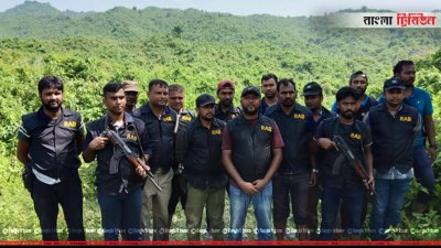 পাহাড়ে র&zwj;্যাবের অভিযান