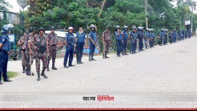 ভোলায় সতর্ক অবস্থানে আইনশৃঙ্খলা বাহিনীর সদস্যরা