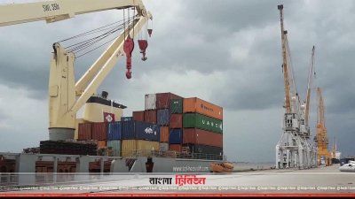 জার্মানি অত্যাধুনিক মোবাইল হারবার ক্রেন এনে চালু করা হয়েছে