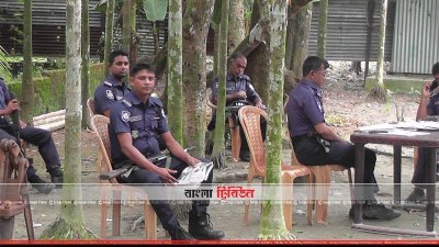 নুসরাতের বাড়িতে পুলিশি প্রহরা (ছবি&ndash; প্রতিনিধি)