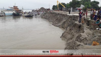 নদীগর্ভে দৌলতদিয়ার ফেরিঘাট