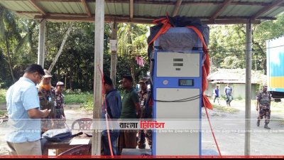 কাভার্ড ভ্যান থেকে পাইপে গ্যাস টেনে এনে ডিসপেন্সার মেশিনের মাধ্যমে তা বিপজ্জনকভাবে বিক্রি করা হচ্ছিল