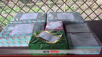 বিএসএফের পাঠানো মিষ্টি