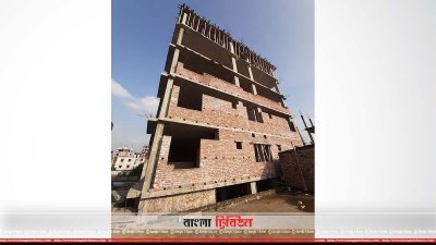 নির্মাণাধীন এই ভবন থেকে পড়ে মারা গেছে ৯ বছরের শিশু ঝুমুর