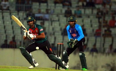 ঝড়ো হাফসেঞ্চুরি পেয়েছেন মাহমুদউল্লাহ