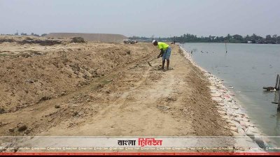 নদী ভরাট করে দখল করা হচ্ছে