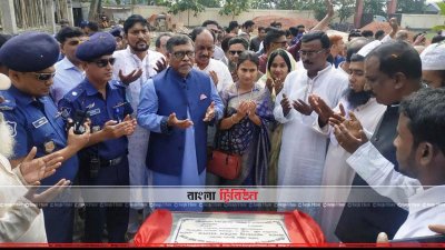 আটিগ্রাম আকুল চন্দ্র উচ্চ বিদ্যালয়ের একাডেমিক ভবন নির্মাণ কাজের উদ্বোধন অনুষ্ঠানে জাহিদ মালেক (ছবি– প্রতিনিধি)