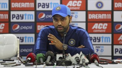 সংবাদ সম্মেলনে কথা বলছেন রোহিত