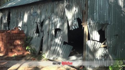সংঘর্ষের সময় ঘর ভাঙচুর করা হয়
