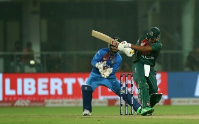 শেষ ওভারে ৪ রান দরকার বাংলাদেশের