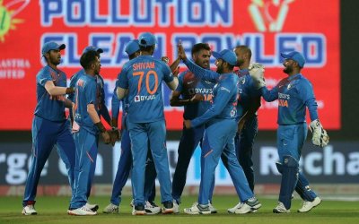 চাহার প্রথম ওভারে উইকেট নেন