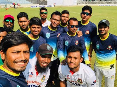 জয়ের পর খুলনার সেলফিতে উদযাপন