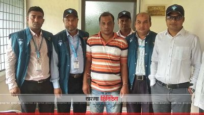 ঘুষ নেওয়ার সময় হাতেনাতে আটক জেলা পরিষদের কর্মচারী