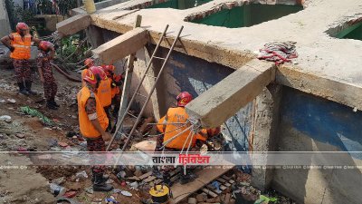 ভবন কেটে উদ্ধার অভিযান চালানো হচ্ছে