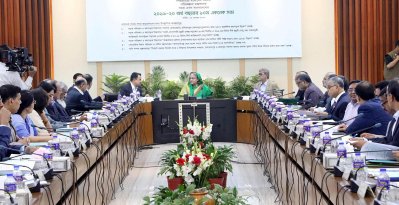 একনেক সভায় প্রধানমন্ত্রী শেখ হাসিনাসহ অন্যরা। (ছবি: ফোকাস বাংলা)