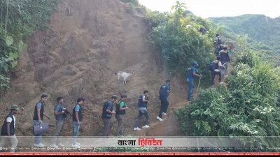 আকাশপথের পাশাপাশি স্থলপথেও র&zwnj;্যাবের একটি দল অভিযান চালায়