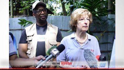 সাংবাদিকদের সঙ্গে কথা বলছেন ইউএসএইডের উপ-প্রশাসক বনি গ্লিক