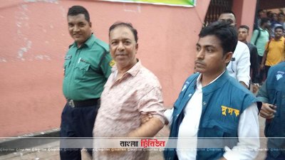 ঘুষের টাকাসহ ইউএনও কার্যালয়ের কর্মচারী গ্রেফতার