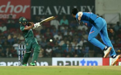 চমৎকার জুটি গড়েছেন মিঠুন