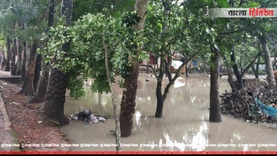 ঘূর্ণিঝড় বুলবুলের কারণে পানি ঢুকে পড়েছে লোকালয়ে