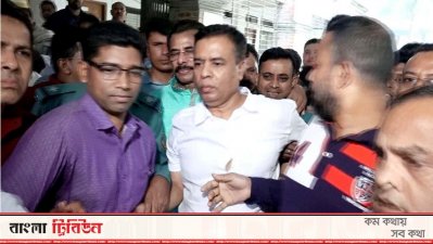 গ্রেফতারের পর আকন কুদ্দুসুর রহমান