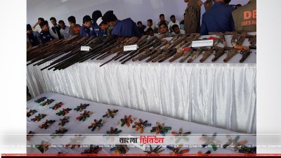  আত্মসমর্পণকারী জলদস্যুদের অস্ত্র ও গুলি
