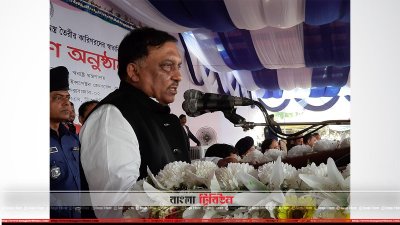 জলদস্যুদের আত্মসমর্পণ অনুষ্ঠানে বক্তব্য রাখছেন স্বরাষ্ট্রমন্ত্রী