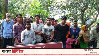 বেনাপোলের দৌলতপুর সীমান্তে আটককৃতরা 