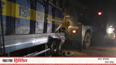 ঢাকা-পাটুরিয়া মহাসড়কে বাস-ট্রাক মুখোমুখি সংঘর্ষ