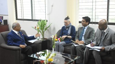 দুদক চেয়ারম্যান ইকবাল মাহমুদের সঙ্গে &lsquo;ডিপার্টমেন্ট ফর ইন্টারন্যাশনাল ডেভালপমেন্ট&rsquo; (ডিএফআইডি)-এর তিন সদস্যের প্রতিনিধি দলের সাক্ষাৎ  