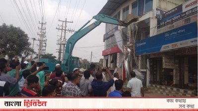 সাভারে ঢাকা-আরিচা মহাসড়কে উচ্ছেদ অভিযান